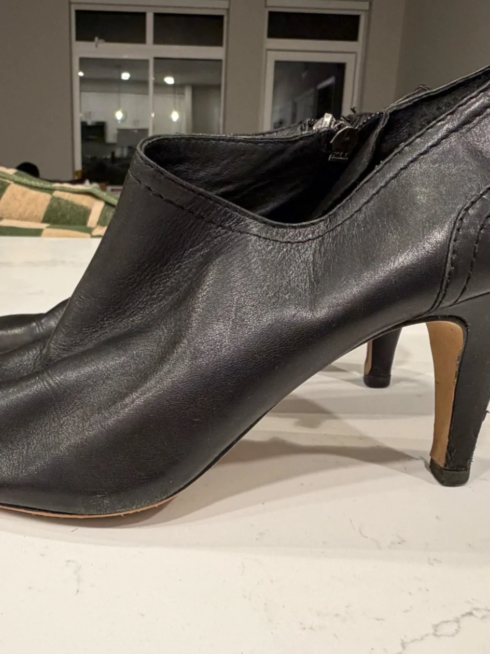 Vince Camuto Black Leather Side Zip Ankle Booties Heels Size 9M